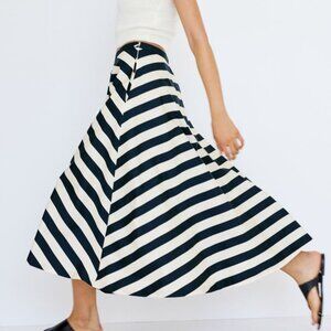 NWT H&M Pleat-detail poplin skirt size 2